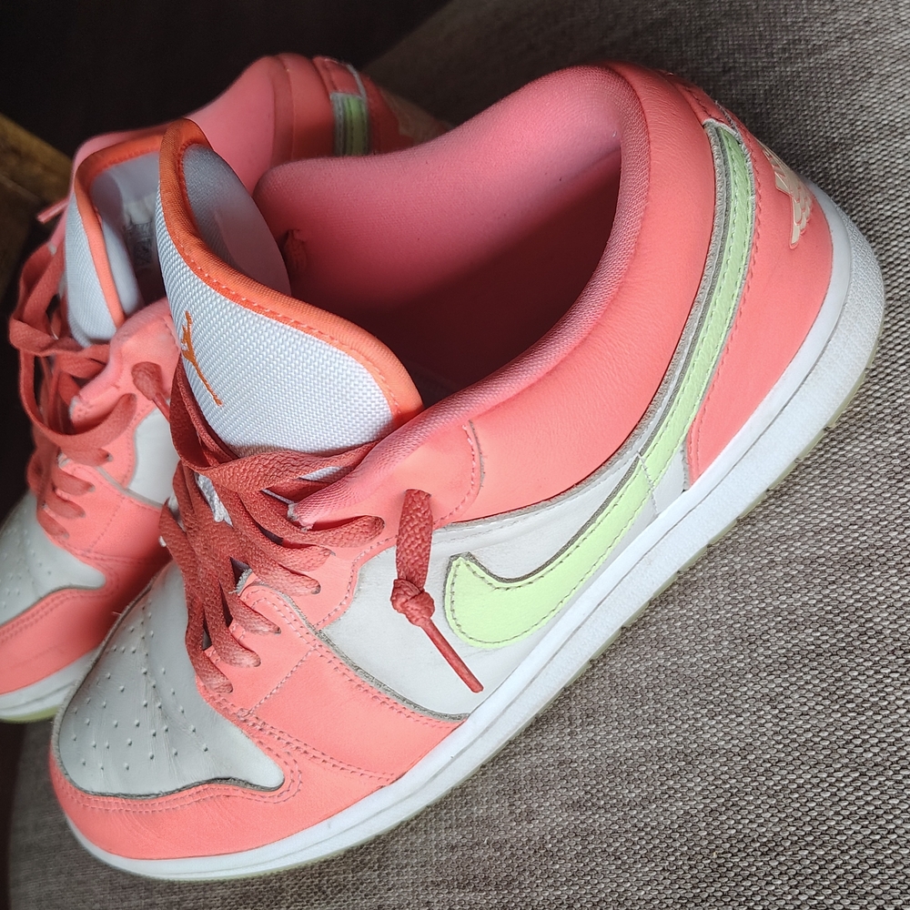 Jordan 1 Low SE Lava Glow